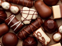 میدانید چرا خانمها باید شکلات بخورند ؟؟
