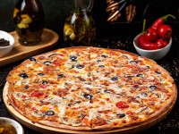 کالری پیتزا ژامبون چقدر است؟