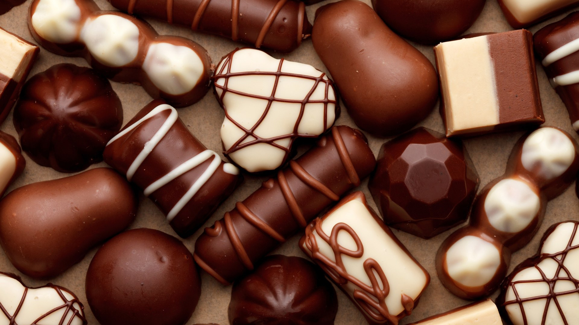 میدانید چرا خانمها باید شکلات بخورند ؟؟