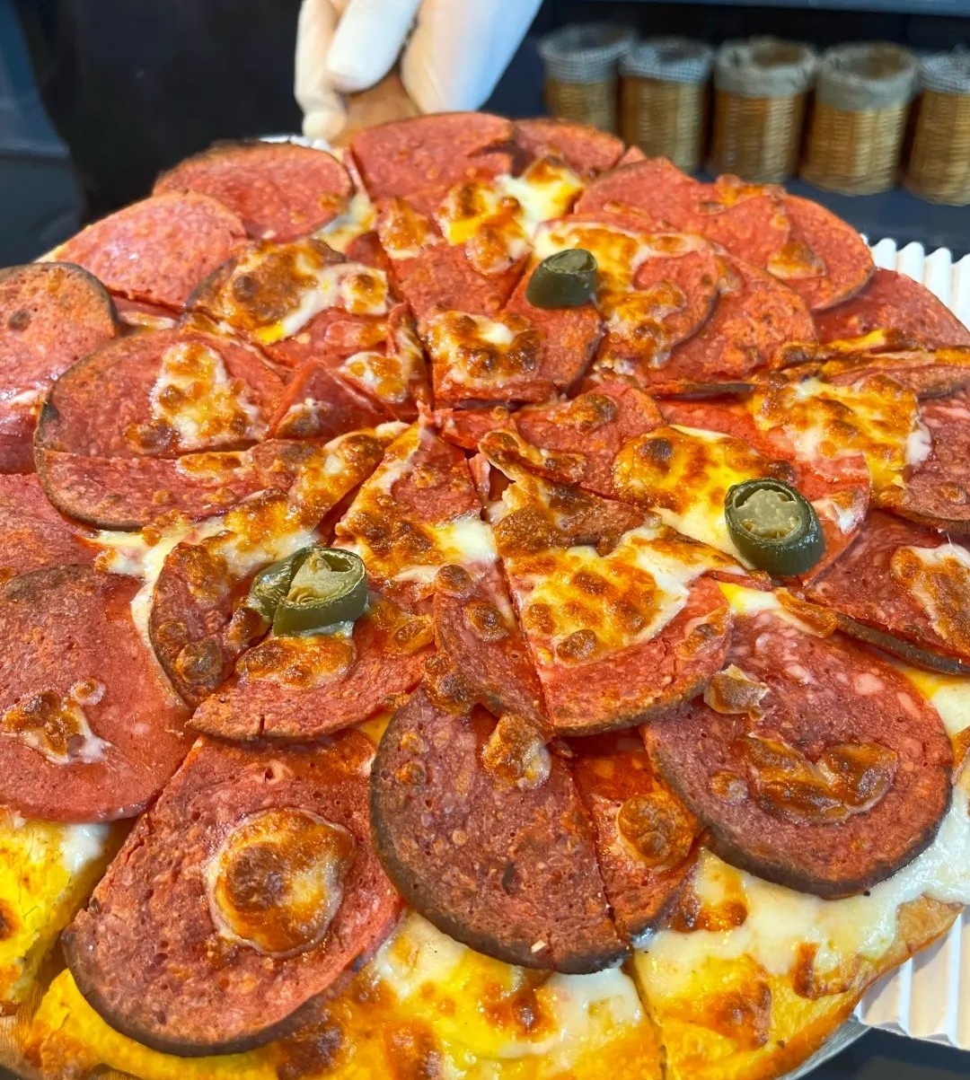 کالری پیتزا پپرونی چقدر است؟